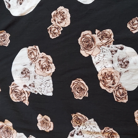 Skull and pink rose flowy tank - Picture 4 of 4